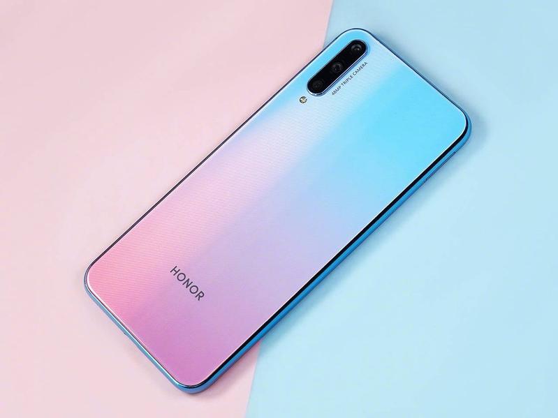 «Идеальный» молодёжный смартфон Honor в полный рост, фото 1