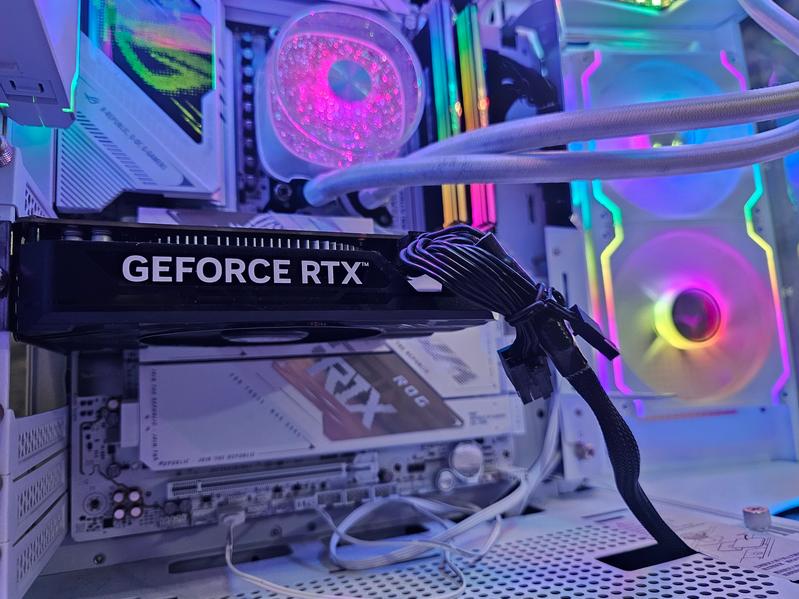 В тестировании принимала участие видеокарта Palit GeForce RTX 4060 StormX