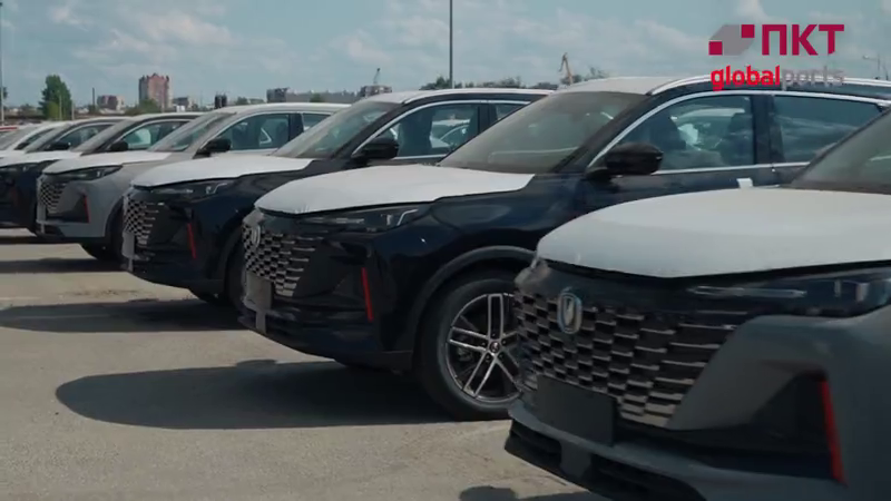 Автомобили из Китая в Россию начали доставлять в больших объёмах. В мае привезли 5000 машин, среди них — Toyota Camry, Changan CS55 Plus и GAC GN8, фото 3