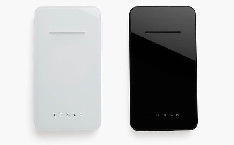Tesla выпустила беспроводную зарядку для iPhone со встроенным аккумулятором, фото 2