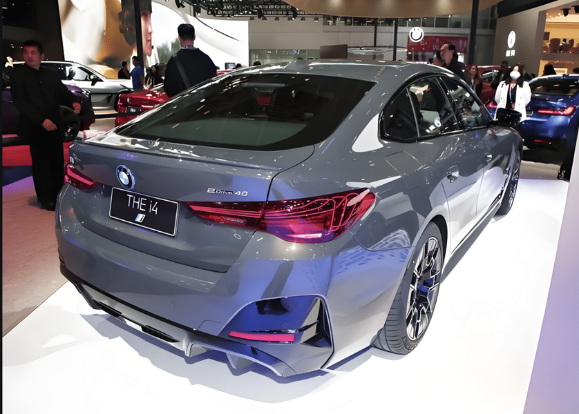 BMW показала в Китае 15 моделей, включая BMW i4 и Neue Klasse. В этом году будет представлено 20 моделей, фото 1