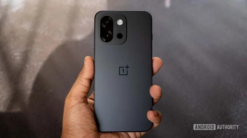 Компактный флагман OnePlus 15T может получить ещё более крупный аккумулятор, чем сообщалось ранее, фото 1