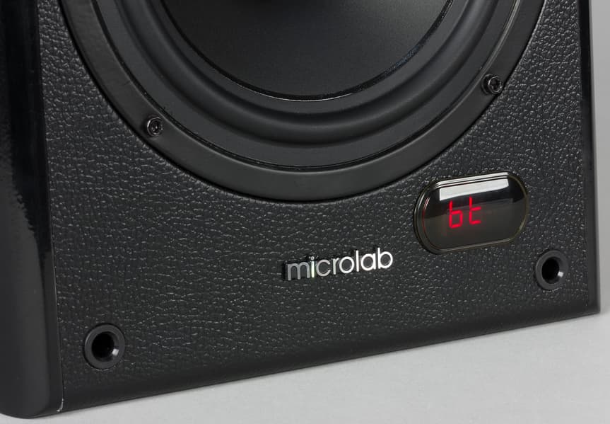 Дисплей Microlab Solo в режиме Bluetooth