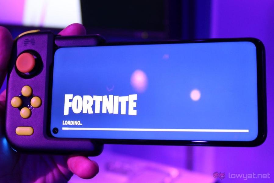 Смартфоны Honor 20 получили эксклюзивную тему оформления Fortnite и беспроводной геймпад, а Honor 20 Pro еще и спецверсию Moschino Edition, фото 2