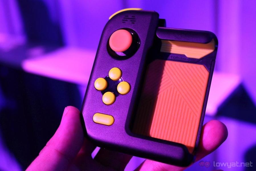 Смартфоны Honor 20 получили эксклюзивную тему оформления Fortnite и беспроводной геймпад, а Honor 20 Pro еще и спецверсию Moschino Edition, фото 3