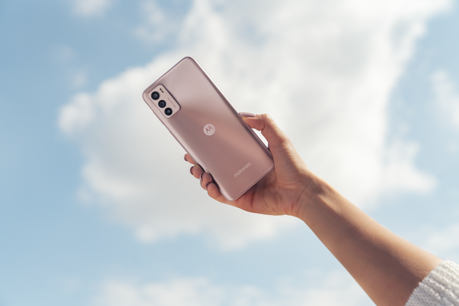 OLED, 120 Гц, 50 Мп, 5000 мА·ч и Android 12, недорого. Motorola представила Moto G62 и Moto G42, фото 2