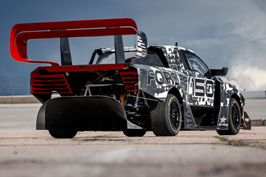 Представлен Ford F-150 Lightning SuperTruck EV: 2000 л.с. и 2700 кг прижимной силы на скорости 240 км/ч, фото 1