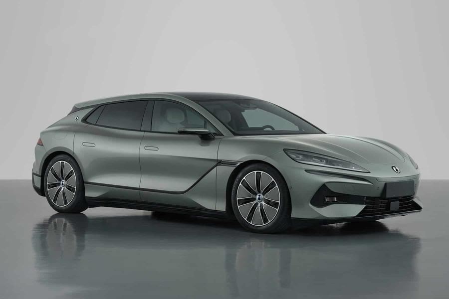 Люксовый флагман от Mercedes-Benz и BYD с системой «Глаз Бога» и управлением задними колёсами получит версию с четырьмя моторами и выйдет в Европе. Подробности о гибриде Denza Z9 GT, фото 1