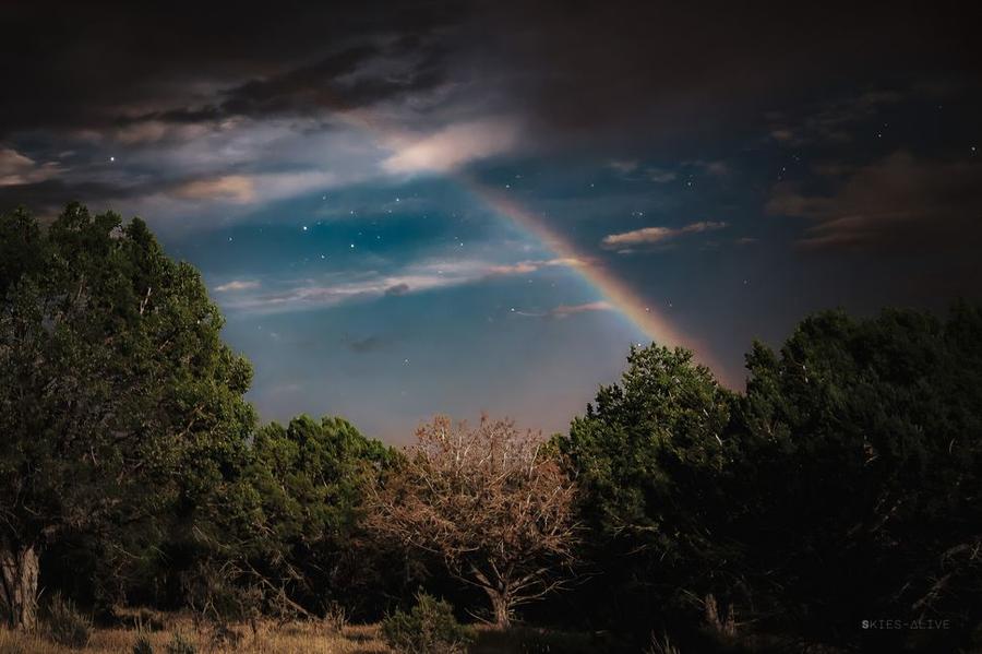 Лунная радуга и звезды, снятые в июле 2024 года.Источник: Aaron Watson - Skies Alive Photography