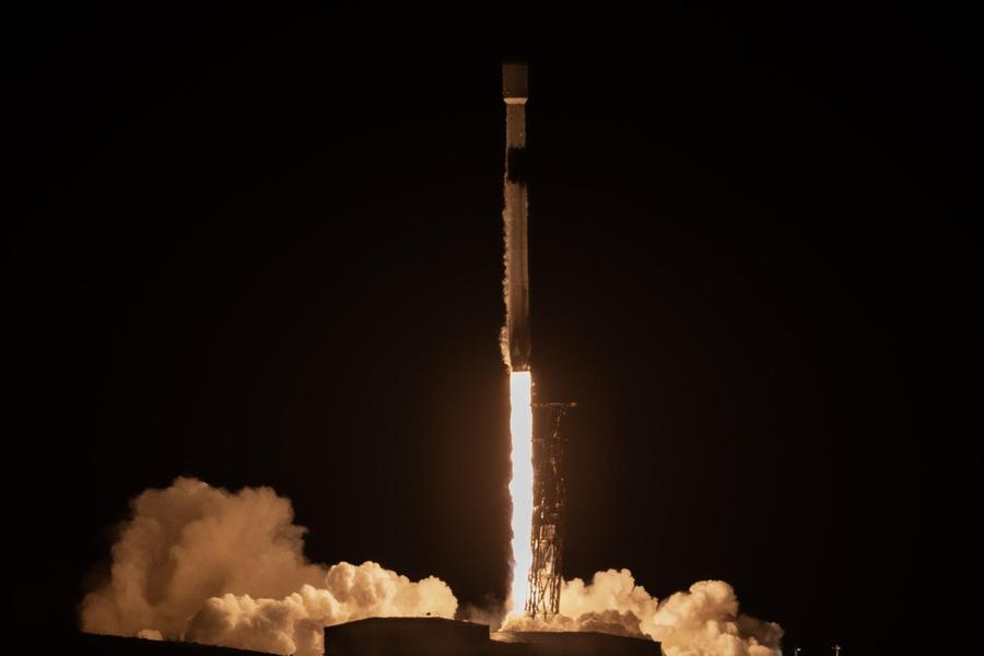 Старт ракеты Falcon 9.Источник: NASA / Jim Ross