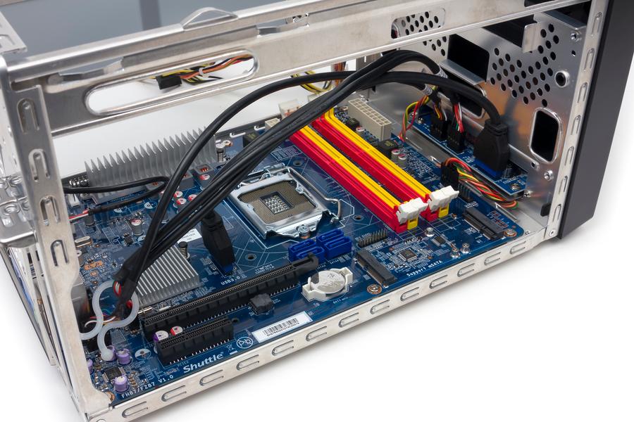 Shuttle XPC SH87R6 изнутри — плюс один слот