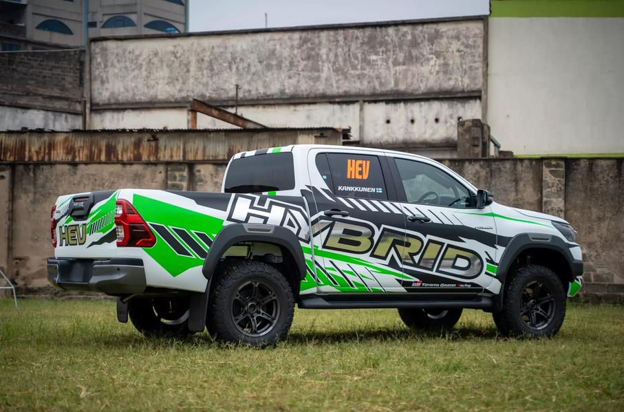 Представлен сверхэкономичный пикап Toyota Hilux — это дизельный гибрид, фото 2