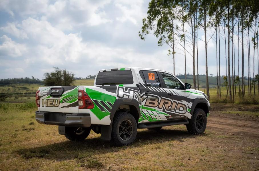 Представлен сверхэкономичный пикап Toyota Hilux — это дизельный гибрид, фото 3