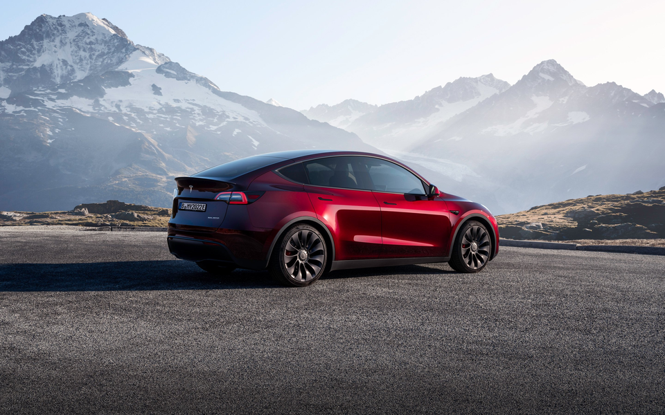 Tesla превзошла ожидания Уолл-стрит и установила новый квартальный рекорд: компания выпустила более 440 тыс. машин за квартал, фото 1