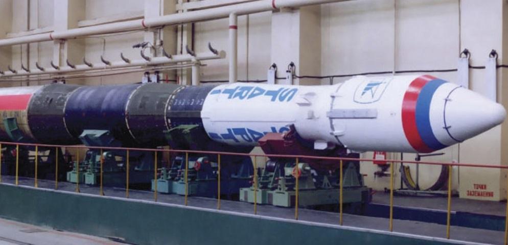 Ракета предыдущего поколения «Старт-1» в сборочном цехе