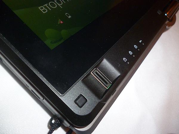 сети беспроводного доступа 3G или 4G, WLAN и Bluetooth 4.0, две веб-камеры, датчики и модули безопасности