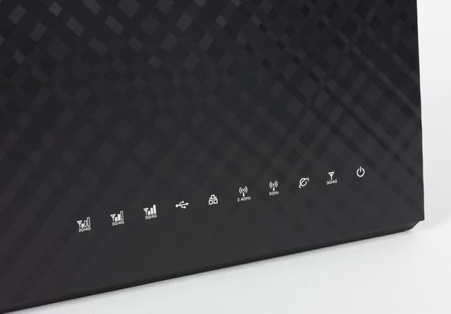 Внешний вид Asus 4G-AC55U Внешний вид Asus 4G-AC55U