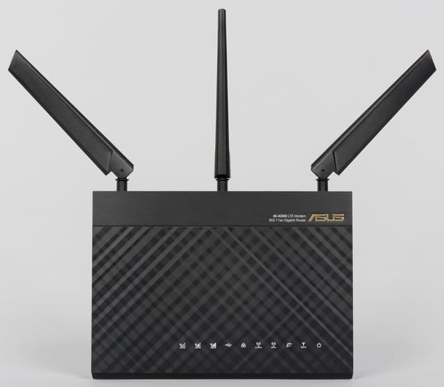 Внешний вид Asus 4G-AC55U Внешний вид Asus 4G-AC55U