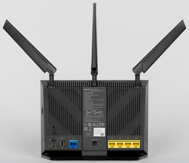 Внешний вид Asus 4G-AC55U Внешний вид Asus 4G-AC55U