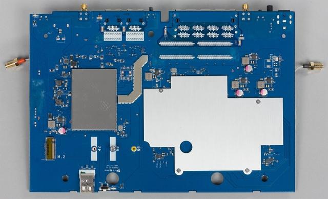 Конструкция Asus BRT-AC828 Конструкция Asus BRT-AC828