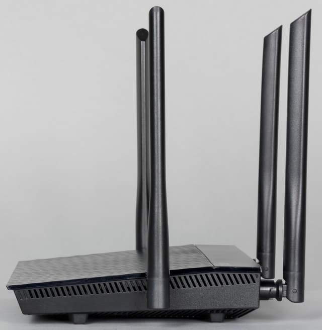 Внешний вид Asus RT-AC1200G+ Внешний вид Asus RT-AC1200G+