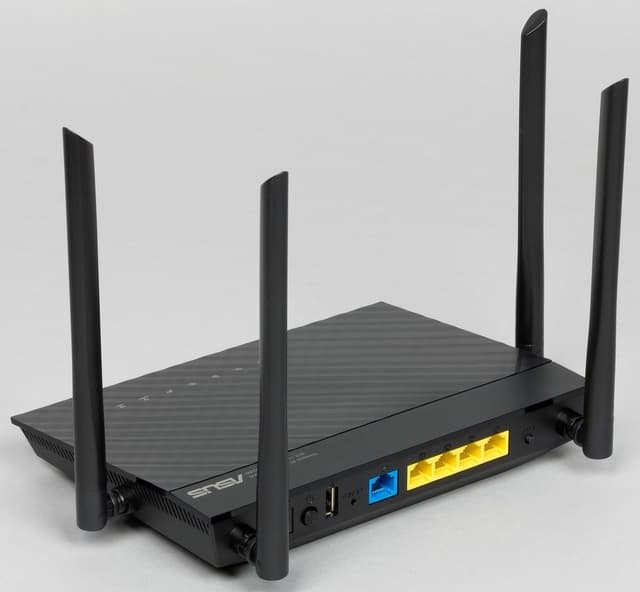 Внешний вид Asus RT-AC1200G+ Внешний вид Asus RT-AC1200G+