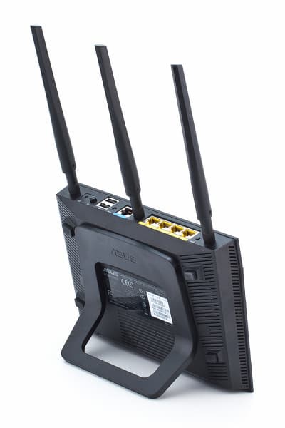 Внешний вид беспроводного роутера ASUS RT-N66U Внешний вид беспроводного роутера ASUS RT-N66U