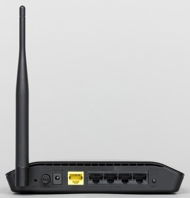 Внешний вид D-Link DIR-300S Внешний вид D-Link DIR-300S