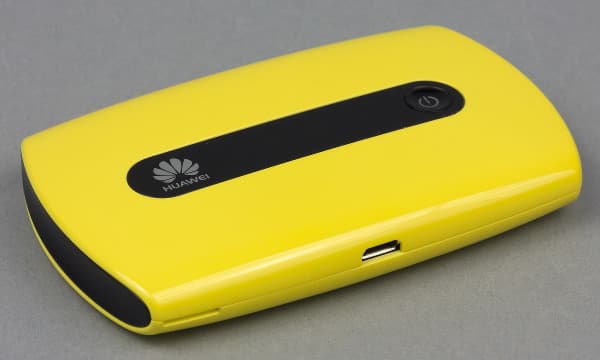 Внешний вид роутера Huawei E5221 Внешний вид роутера Huawei E5221