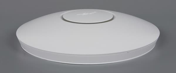Внешний вид точки доступа Ubiquiti UniFi AP