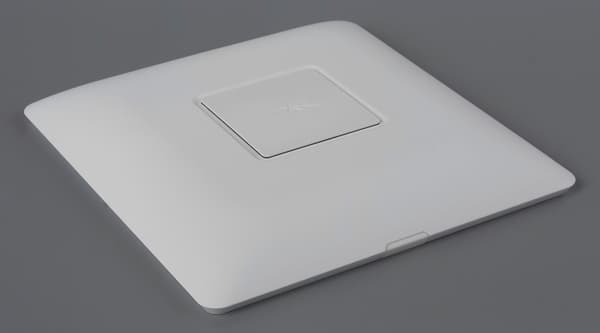 Внешний вид точки доступа Ubiquiti UniFi AP AC