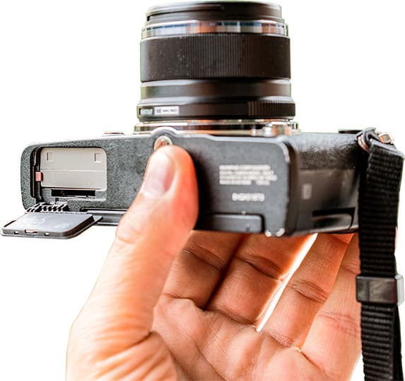 Olympus PEN-F снизу