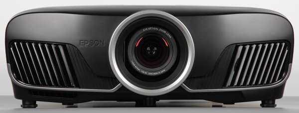 Проектор Epson EH-TW9300, лицевая поверхность Проектор Epson EH-TW9300, лицевая поверхность