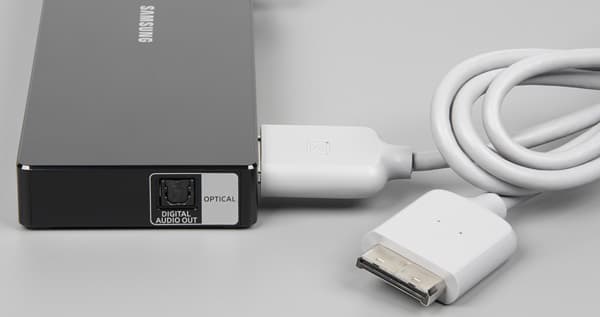ЖК-телевизор Samsung UE55KS8000U. Блок One Connect ЖК-телевизор Samsung UE55KS8000U. Блок One Connect