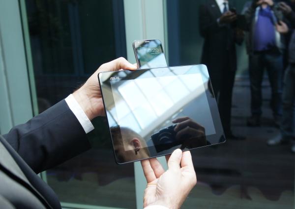 Презентация Asus Padfone2 в Милане