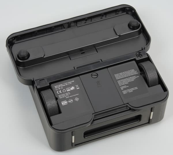 iRobot Braava 380t. Вид снизу iRobot Braava 380t. Вид снизу