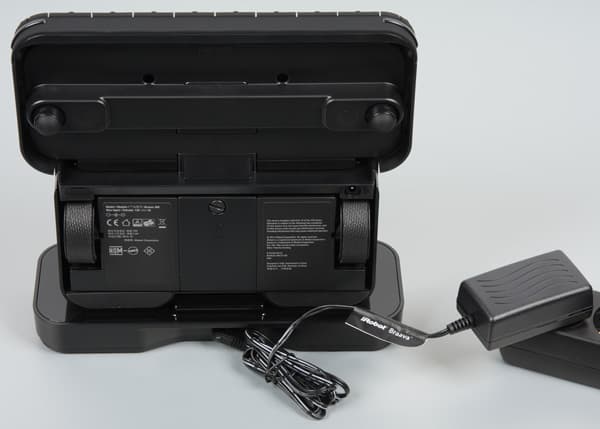 iRobot Braava 380t. Зарядка на базе iRobot Braava 380t. Зарядка на базе