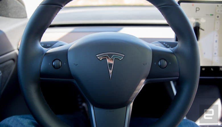 Tesla вынесла управление автопилотом в Model 3 на рулевое колесо