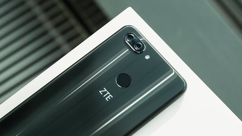 Председатель ZTE извинился перед клиентами и сотрудниками фирмы за ситуацию с санкциями США