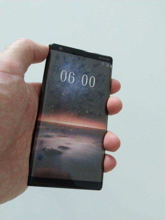 Опубликованы фотографии прототипов смартфонов Nokia 8 Sirocco, Nokia 1 и Nokia 8110