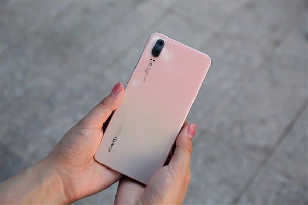Флагманские смартфоны Huawei P20 и P20 Pro уже разошлись в количестве более 6 млн устройств