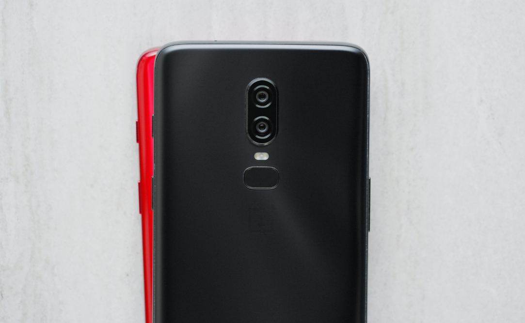2 июля смартфон OnePlus 6 станет доступен в красном цвете