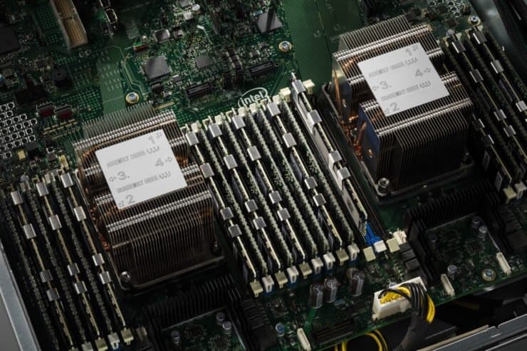 Intel выпустит конкурентов для семинанометровых CPU AMD Epyc лишь в 2020 году