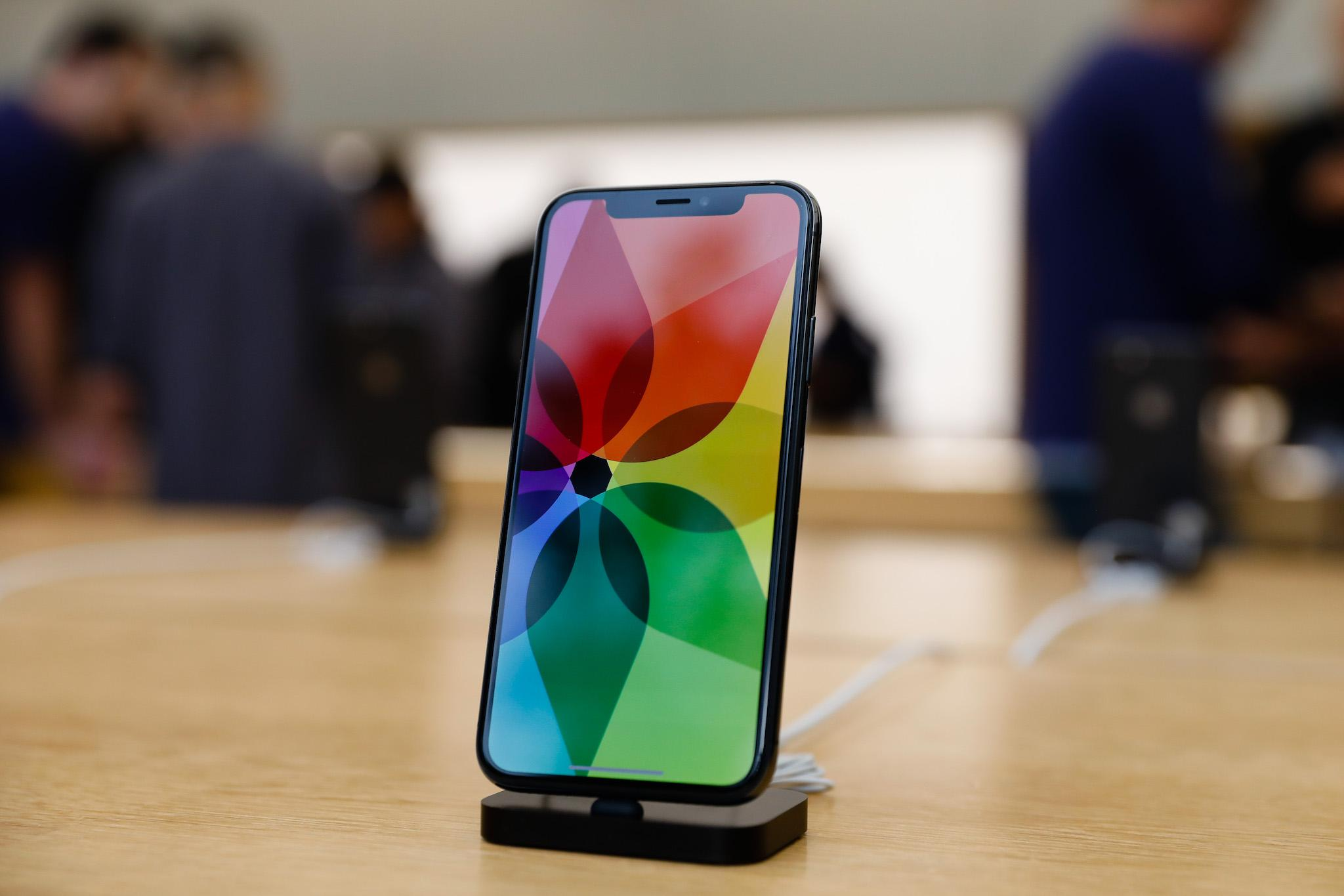 Apple будет заказывать экраны OLED у Sharp