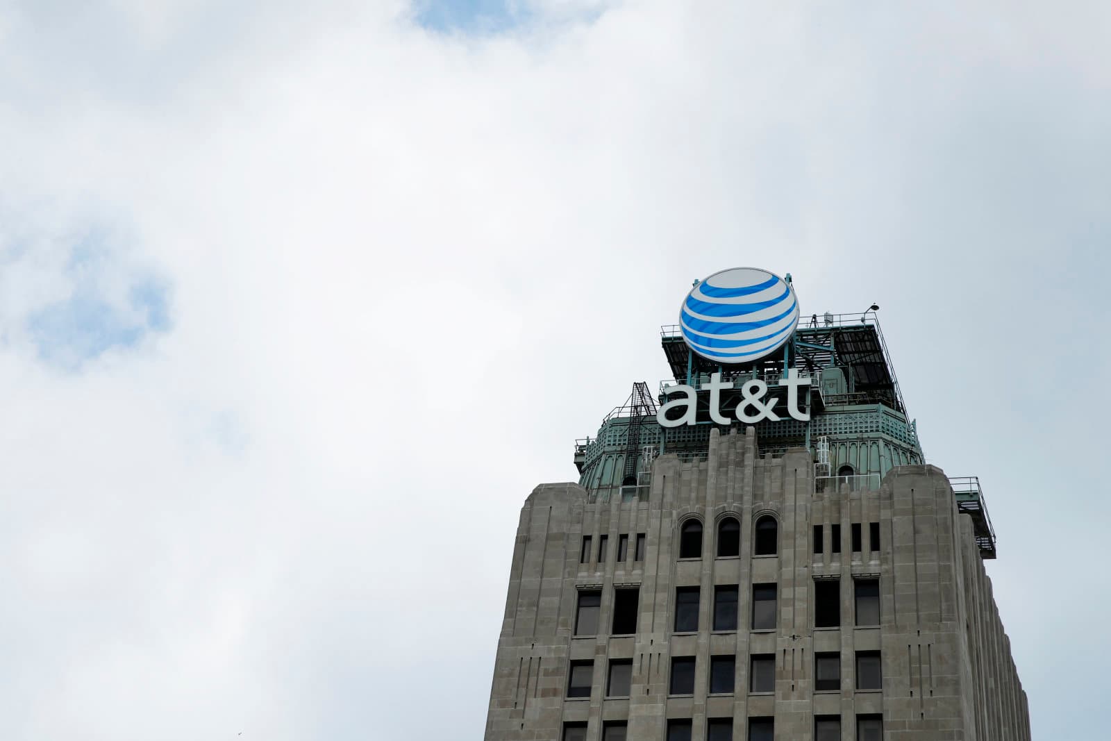 Криптовалютный инвестор требует взыскать с AT&T 224 млн долларов за небрежность, из-за которой у него украли криптовалюту