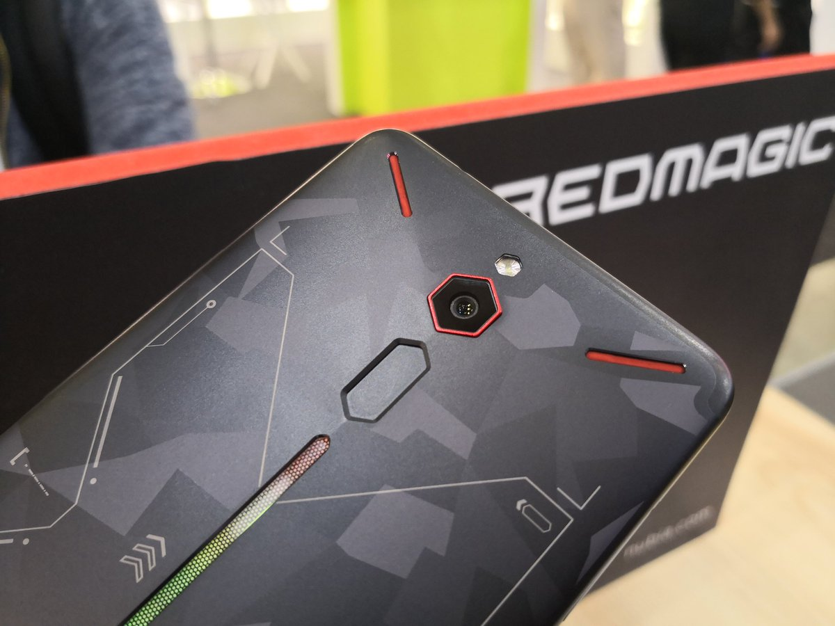 Новый игровой смартфон Nubia Red Magic 2 получил Snapdragon 845 и дополнительные кнопки