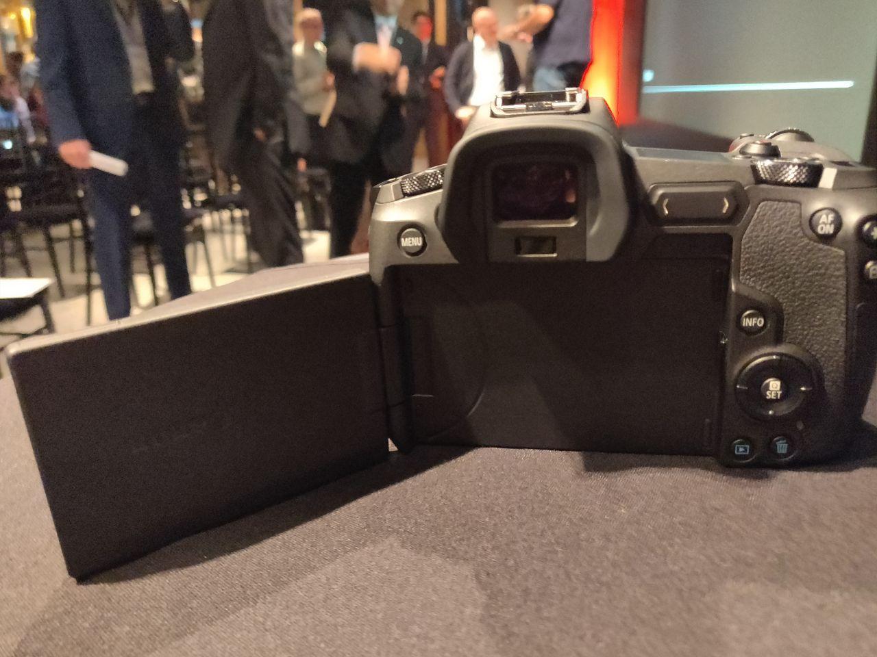 Canon EOS R