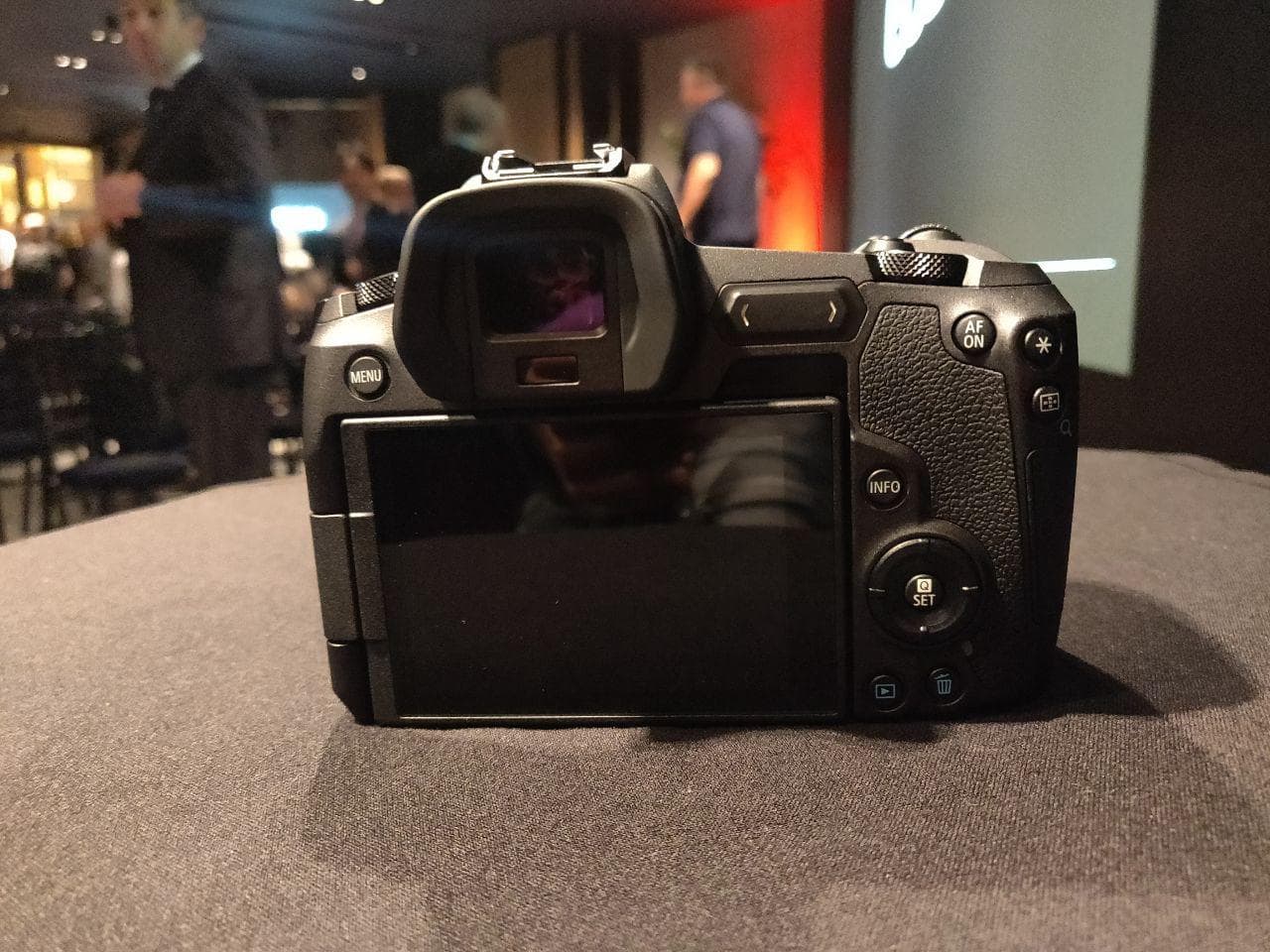 Canon EOS R