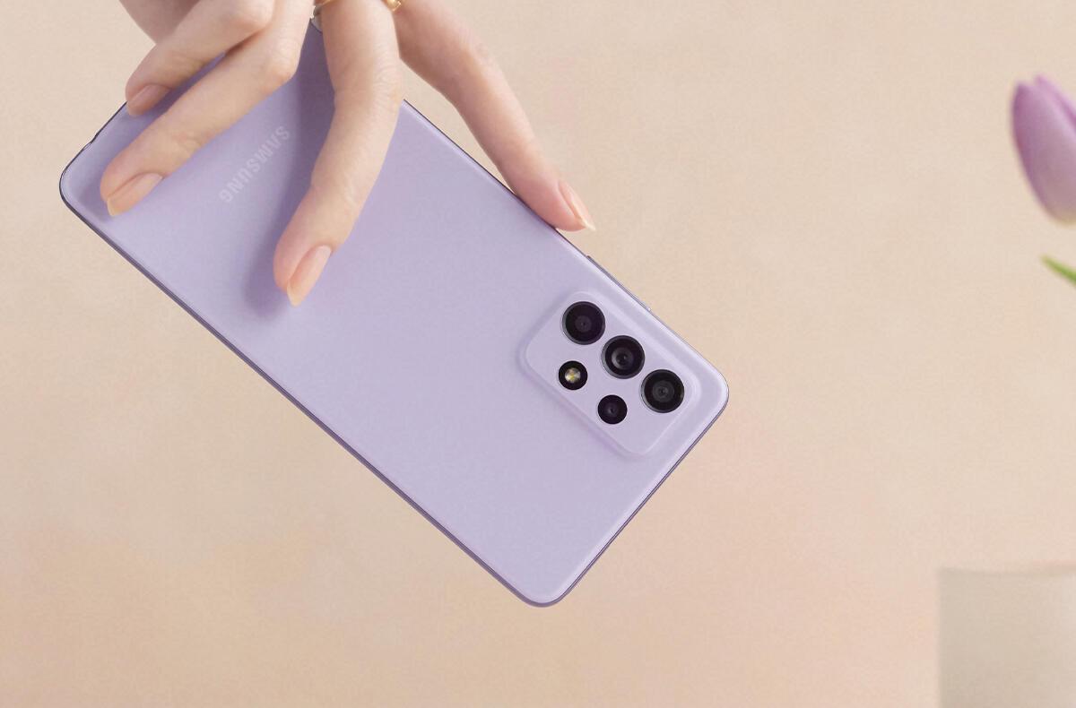 Самый мощный среднебюджетный смартфон Samsung стал лучше. Galaxy A52s получил Android 12 и One UI 4.0