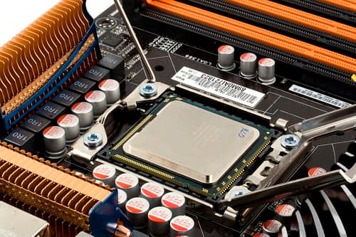 Процессор Core i7 установлен в сокет